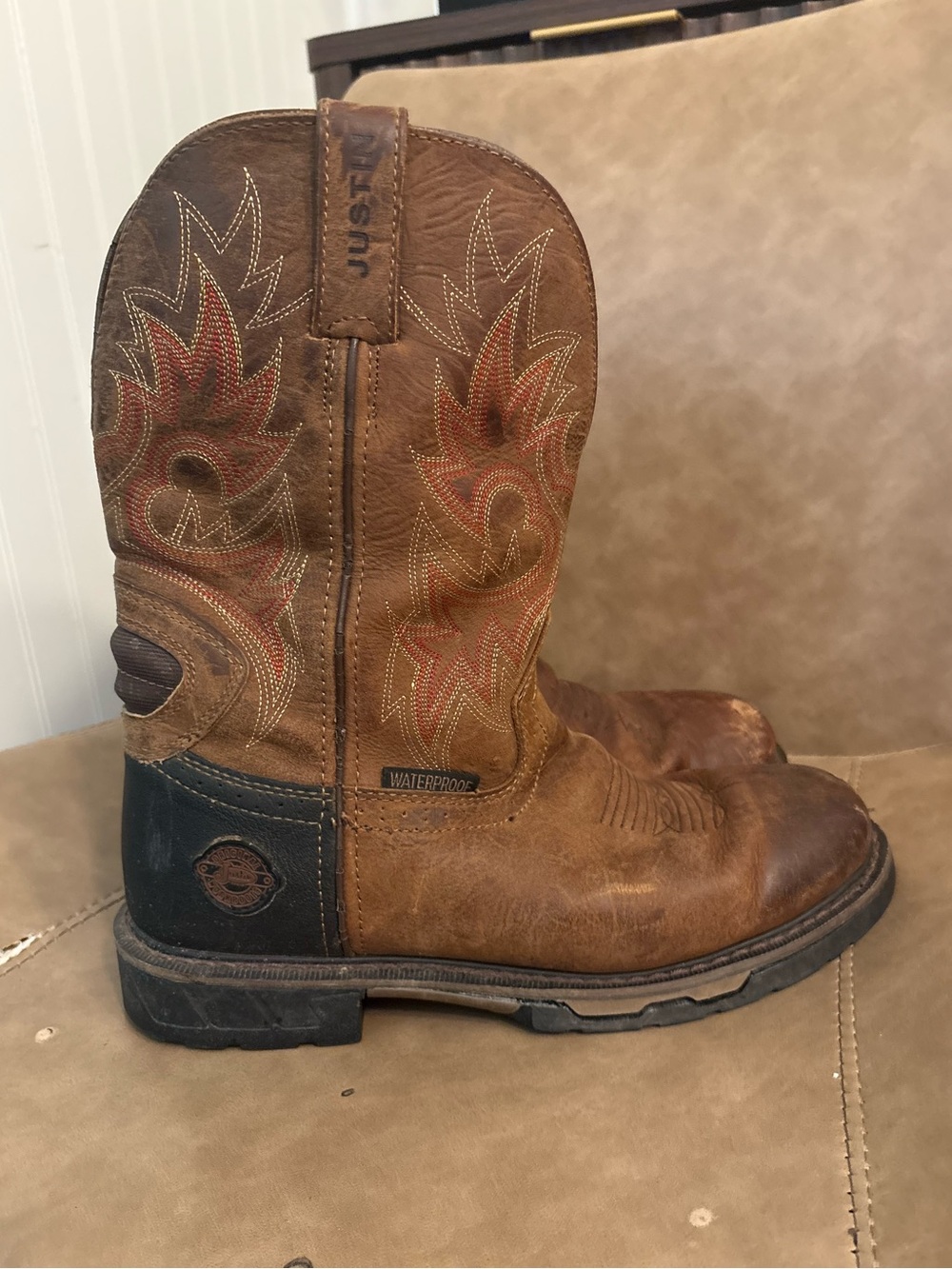 Justin boots brown heavy work cowboy boots size 9D